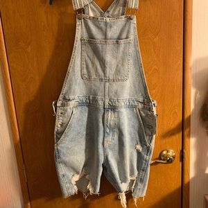 Woman’s Hollister Shortall